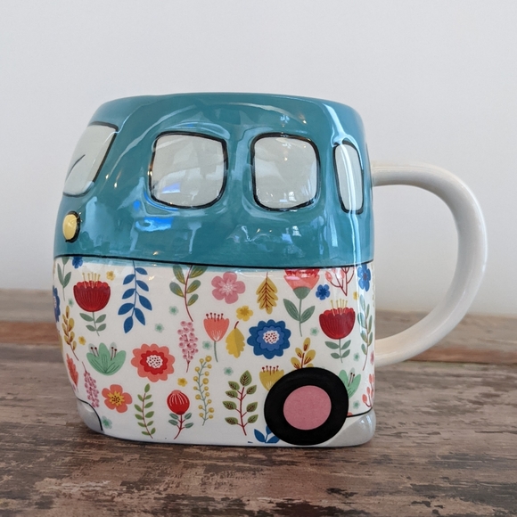 Mainstays Other - NWT Mainstays Camper/RV Flowers Vintage Style Sculpted Coffee Mug